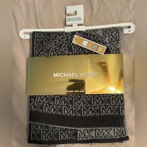 Michael Kors split logo beanie scarf set STYLE 539475C